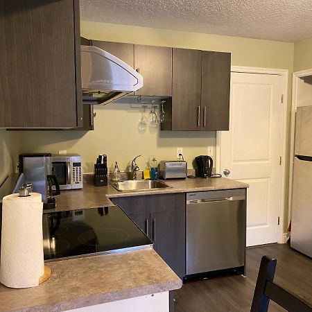 1 Bedroom Suite In Langford. Victoria Exteriér fotografie