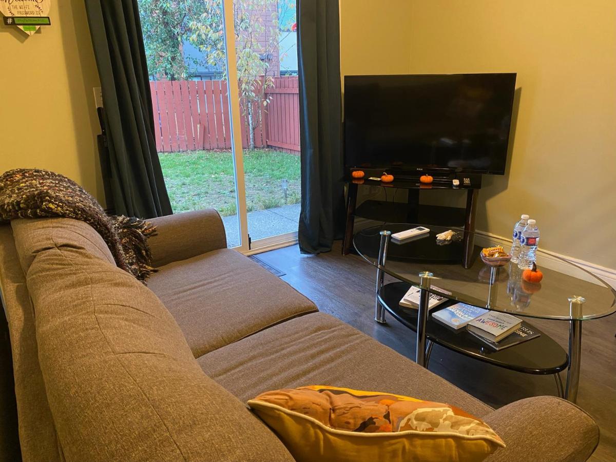 1 Bedroom Suite In Langford. Victoria Exteriér fotografie